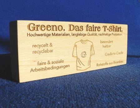 Lasergravur auf Holz Vollholz gravieren lasern Holzgravur Ladengeschäft Mode Werbung