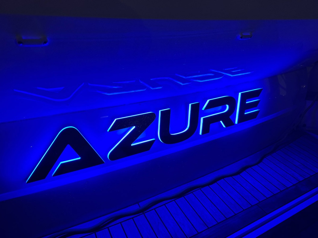 Bootsname Yachtname Azure 3 mm Edelstahl V4a auf leuchtenden LED-Acrylbuchstaben