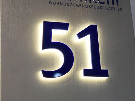 Hausnummernschild Edelstahlfront hinterleuchtet LED Ziffern Acrylglas