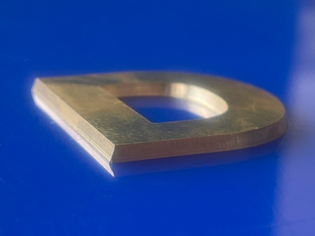 2 mm Messing, umlaufend mit angefaster Schräge, Oberfläche roh